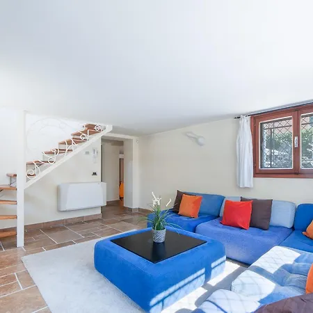 Holiday home Une, Garden, And Culture
